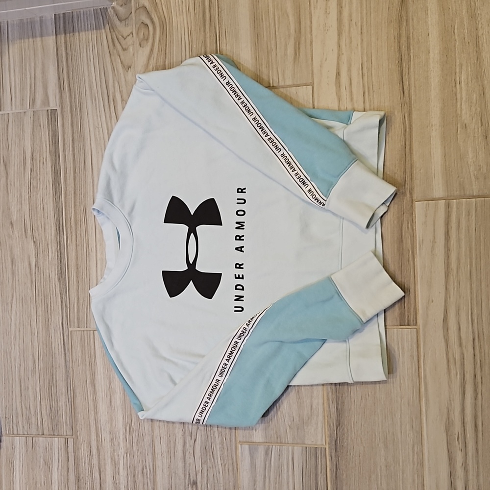 Girl's Under Armour sweatshirt